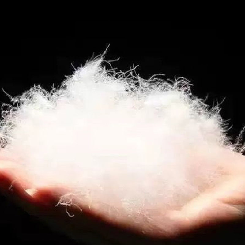 Piumino d'anatra bianca pura all'80%. Piumino d'anatra bianca pura all'80%.