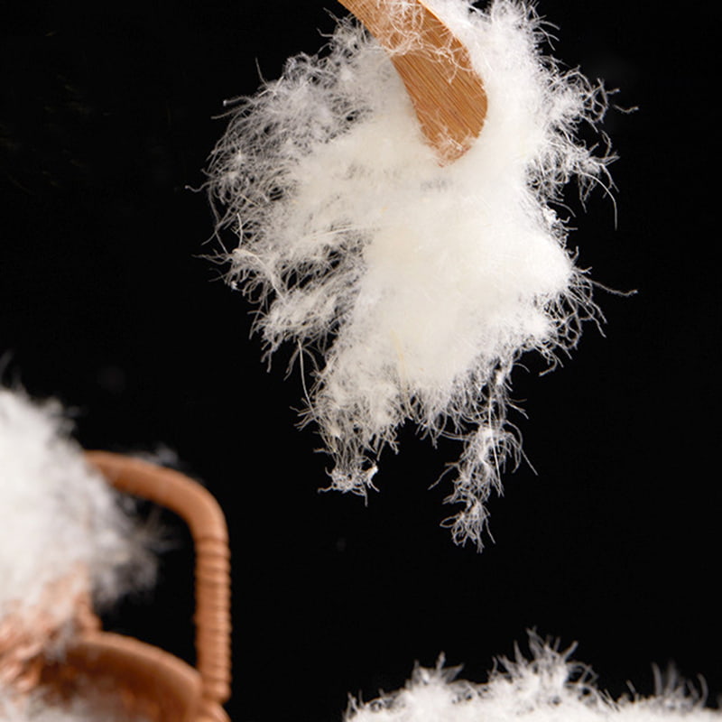 Piumino d'anatra bianca pura all'80%. Piumino d'anatra bianca pura all'80%.