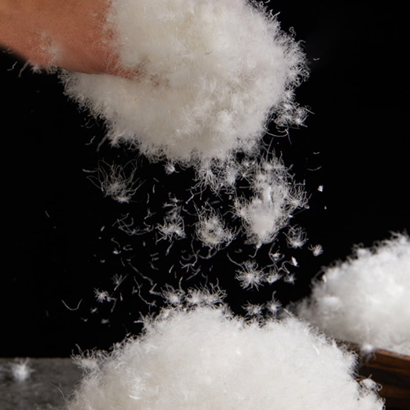 Piumino d'oca bianca pura al 90%. Piumino d'oca bianca pura al 90%.