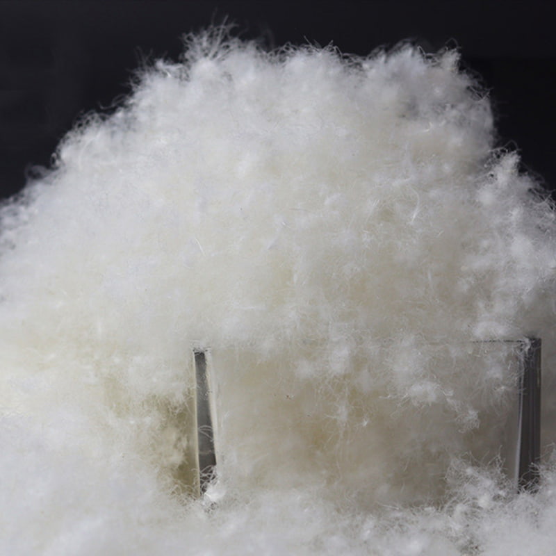 Piumino d'anatra bianca pura all'80%. Piumino d'anatra bianca pura all'80%.